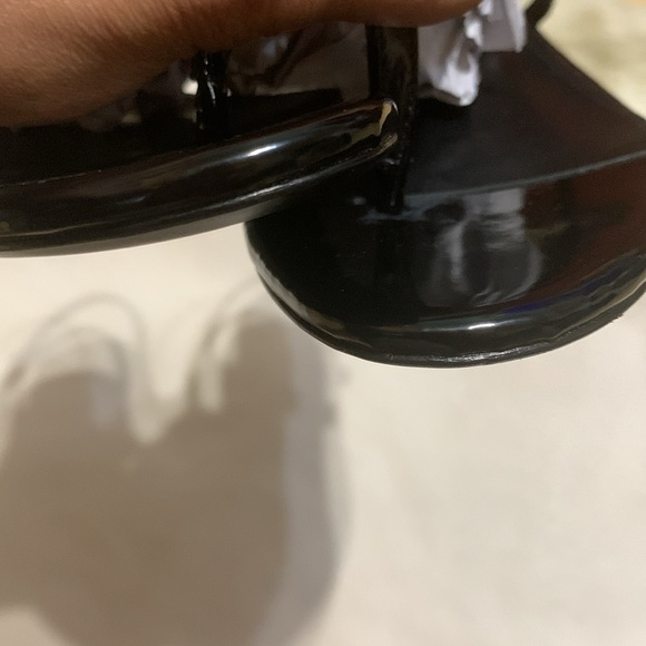 Saint Laurent Cassandra Sandals - Picture 7 of 7